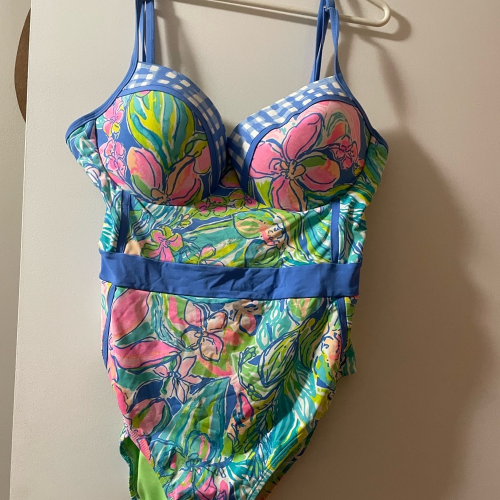 NWOT Lilly Pulitzer swim. Size 14. Worn only to try.